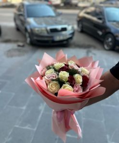 Karışık Renklerde 25 Adet Canlı Gül Buketi