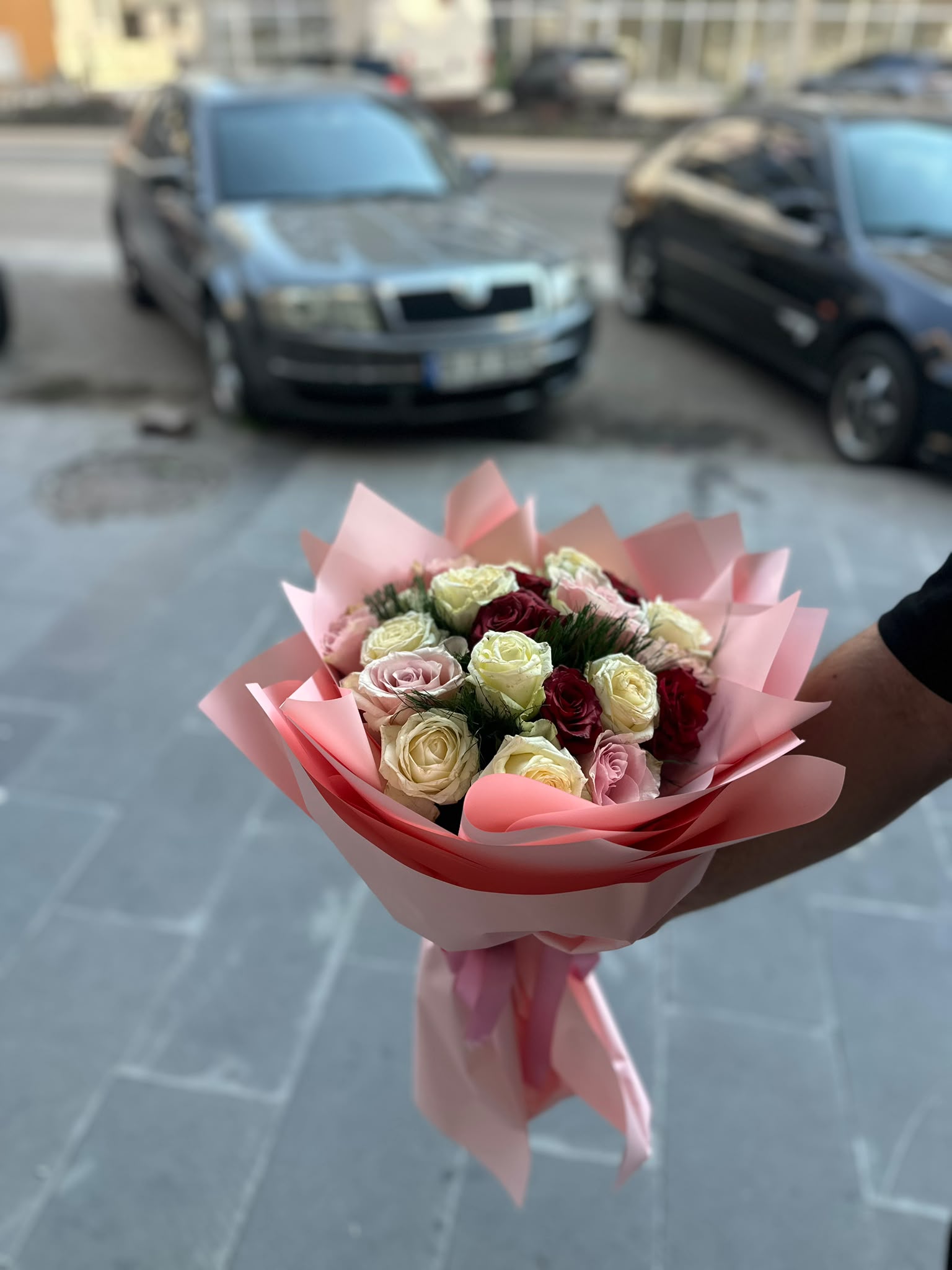 Karışık Renklerde 25 Adet Canlı Gül Buketi